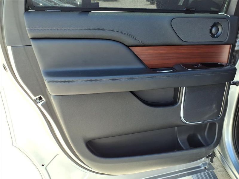 Used 2020 Lincoln Navigator ReserveImage 12