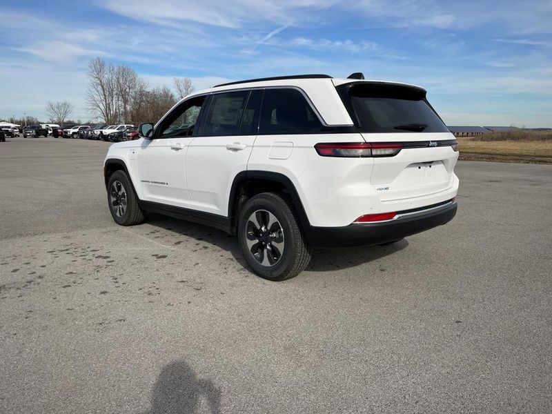 2024 Jeep Cherokee Limited 4xe photo 5