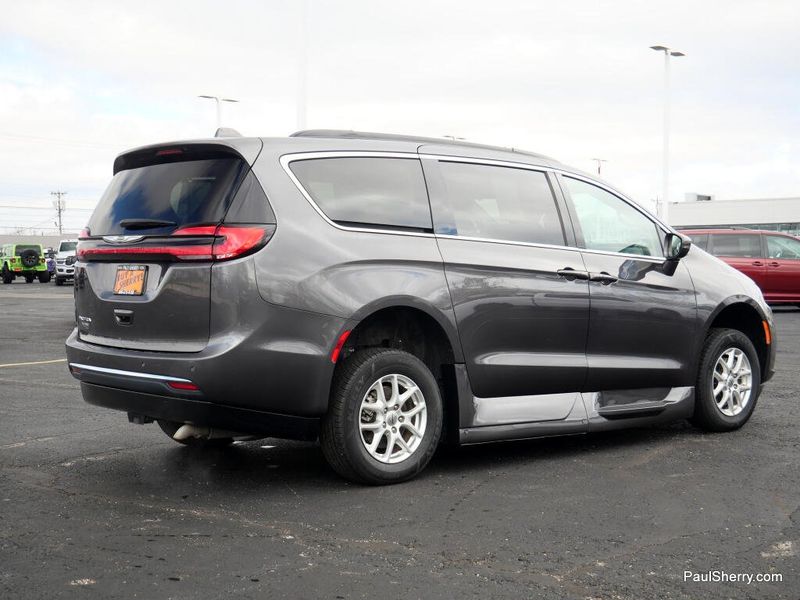Used 2022 Chrysler Pacifica Touring L