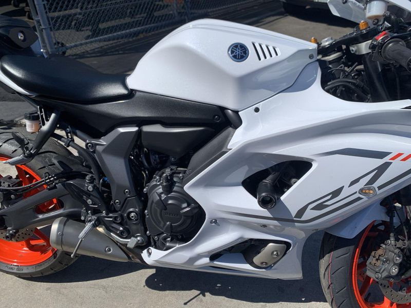 Used 2023 Yamaha YZF-R7 CA Image 12