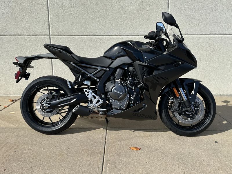 2025 Suzuki GSXS 8R in a Matte Black exterior color. Cross Country Powersports 732-491-2900 crosscountrypowersports.com 