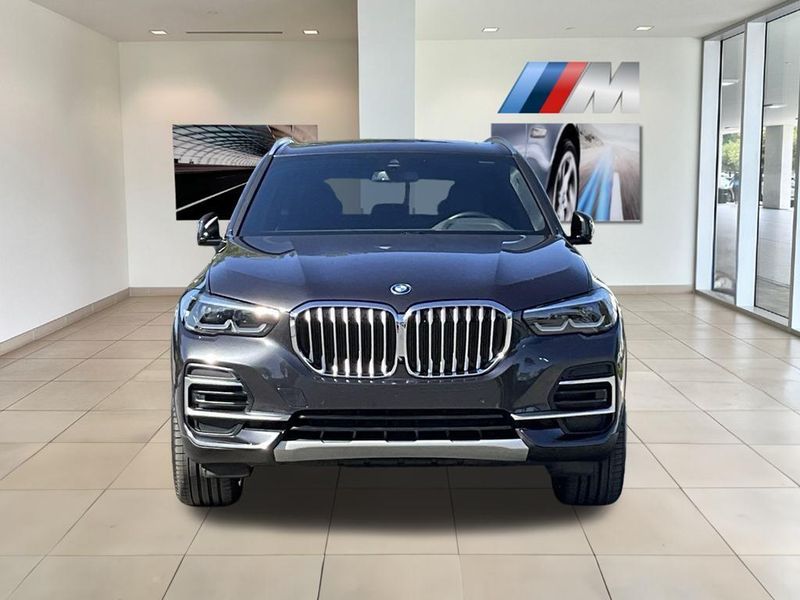 2023 BMW X5 xDrive45eImage 3