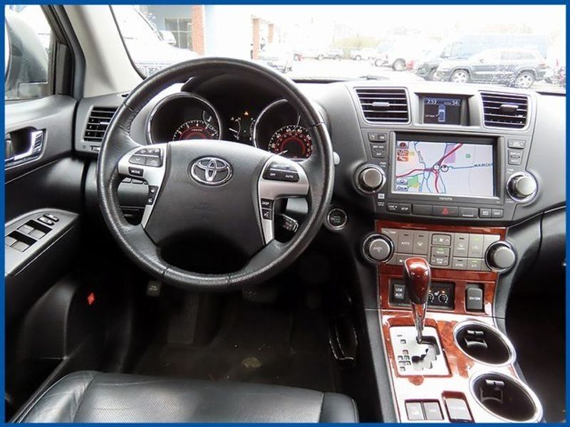 2012 Toyota Highlander LimitedImage 9