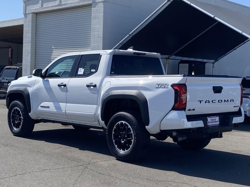 2025 Toyota Tacoma TRD Off Road HybridImage 4
