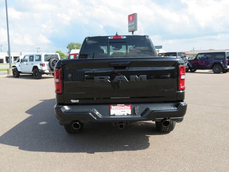 New 2027 RAM 1500 Big Horn Crew Cab 4x4 5