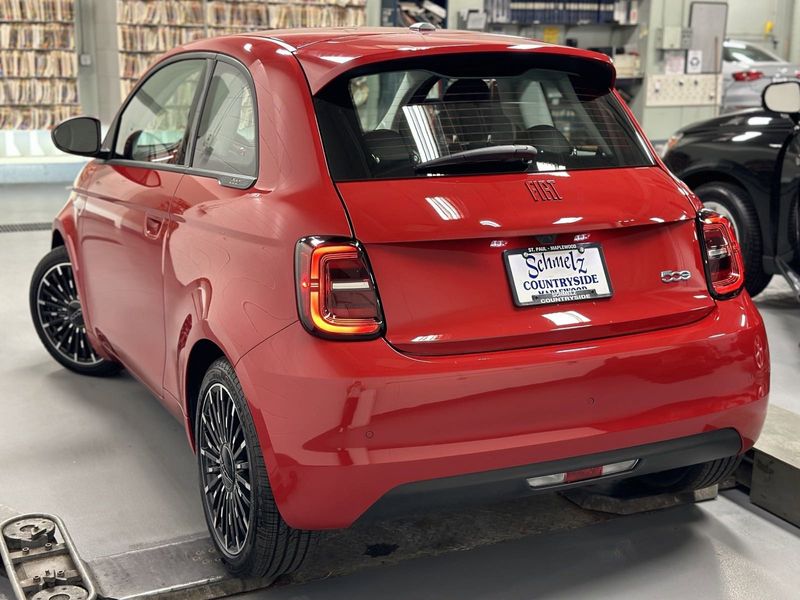 2024 Fiat 500e Inspi(red)Image 5