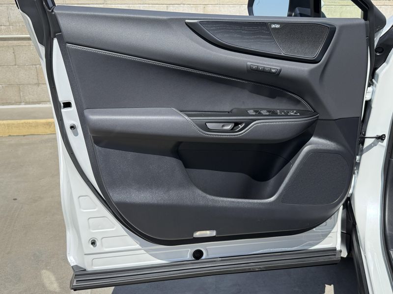 2025 LEXUS NX 450 450h+ LuxuryImage 17