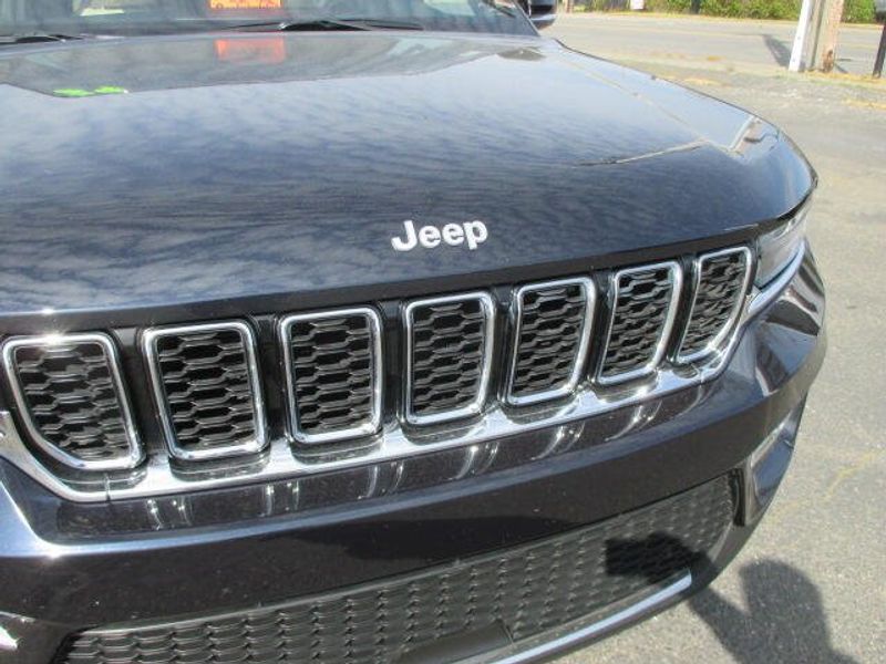 Used 2024 Jeep Grand Cherokee LimitedImage 4