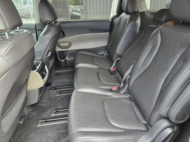 Used 2026 Kia Carnival MPV Hybrid EX FWD