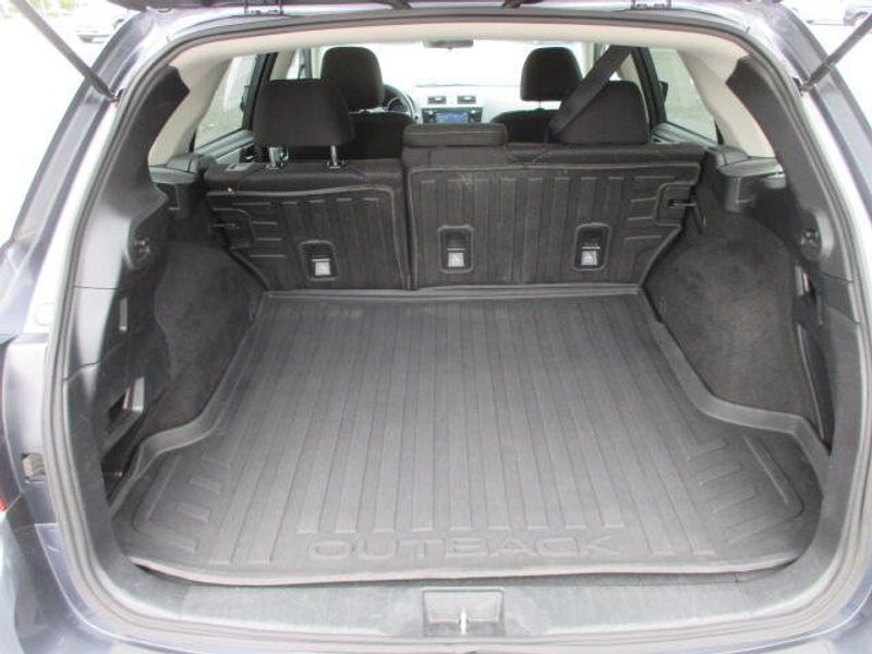 Used 2017 Subaru Outback PremiumImage 9