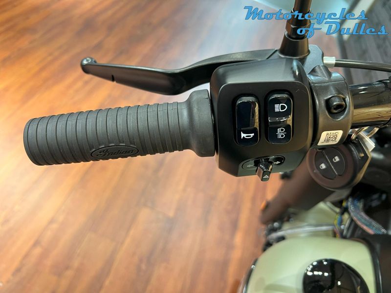 2025 Indian Motorcycle Springfield Dark Horse Image 10