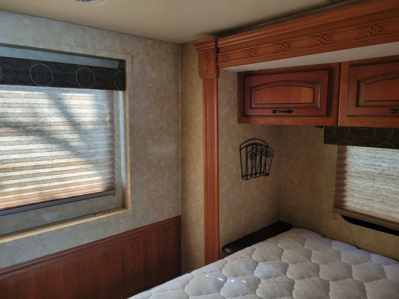 Used 2011 COACHMAN BY FOREST R ENCOUNTER 37-TZ Image 24