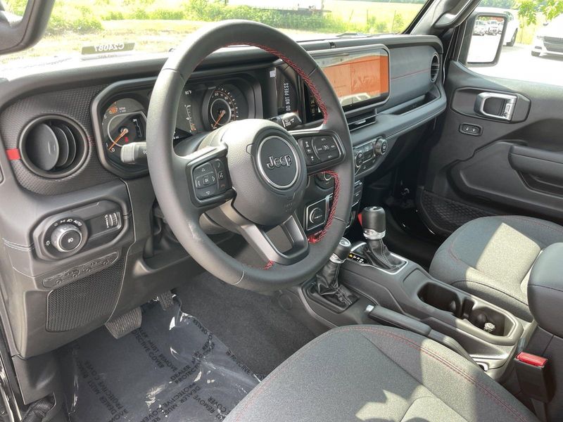 2024 Jeep Wrangler Two-Door Rubicon photo 12