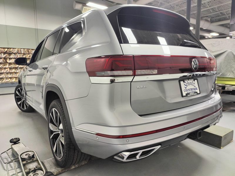 Used 2025 Volkswagen Atlas SEL Premium AWD R-Line w/Sunroof/NavImage 14