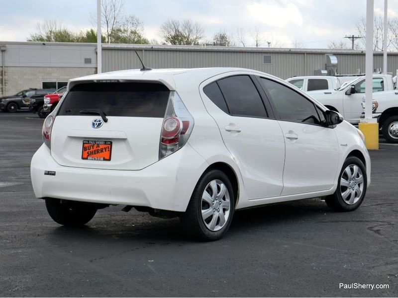 2012 Toyota Prius c ThreeImage 11