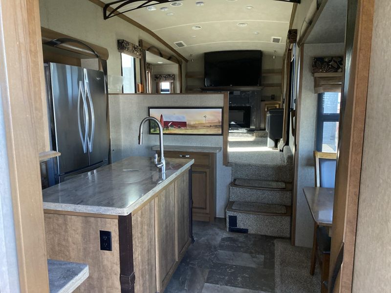 Used 2018 FOREST RIVER CEDAR CREEK 38 FLX Image 9