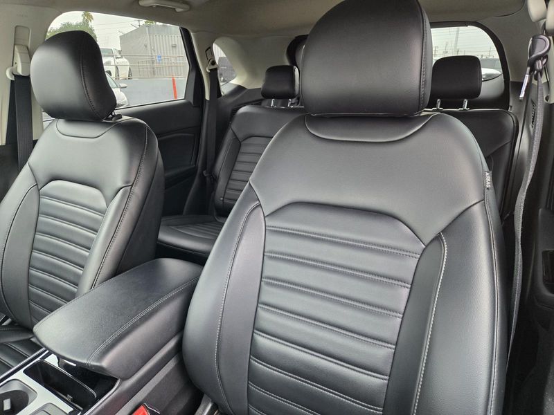 Used 2019 Ford Edge SEL FWD