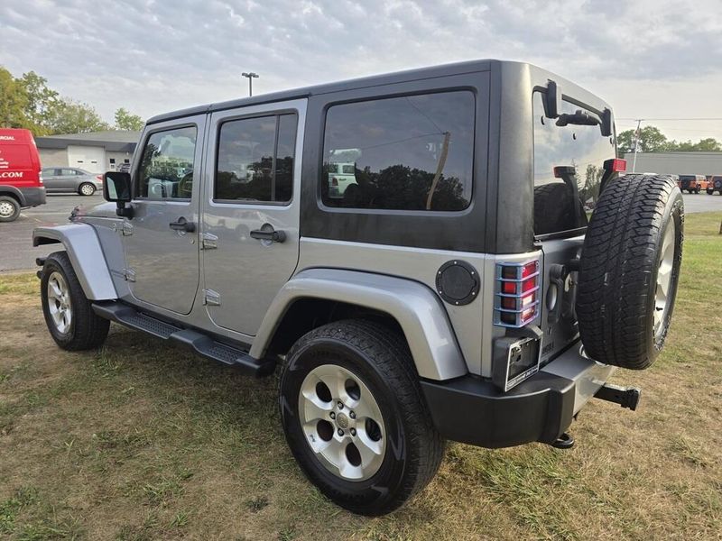 2014 Jeep Wrangler Unlimited Sahara photo 7