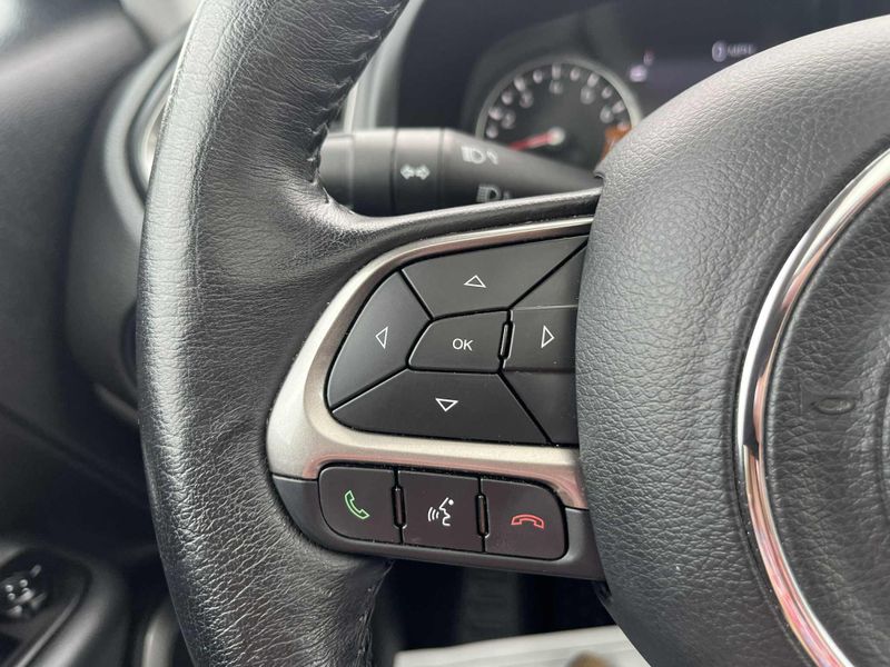 Used 2022 Jeep Renegade Image 19
