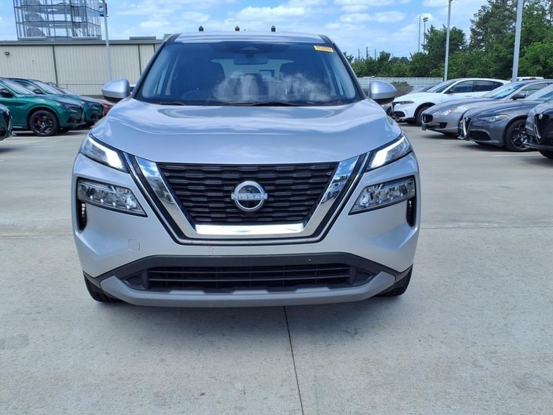 2023 Nissan Rogue SVImage 8