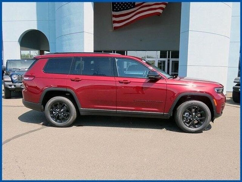 2025 Jeep Grand Cherokee AltitudeImage 2