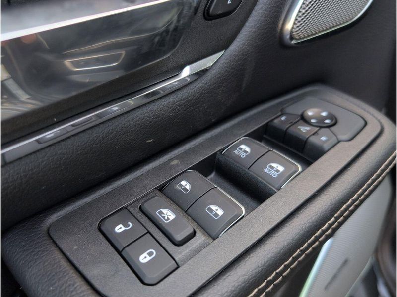 New 2025 RAM 1500 Laramie Crew Cab 4x4 5