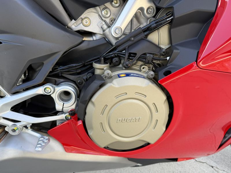 New 2025 Ducati PANIGALE V4 Image 2