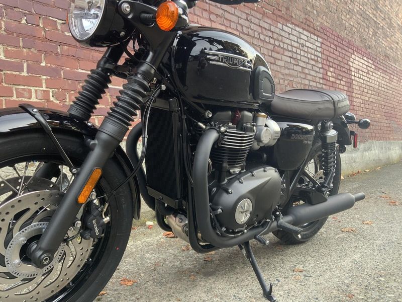 2026 Triumph BONNEVILLE T120 BLACK