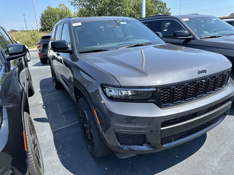New 2025 Jeep Grand Cherokee L Limited 4x4Image 3