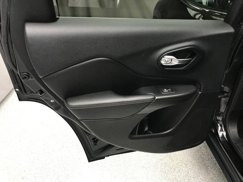 Used 2015 Jeep Cherokee LimitedImage 8