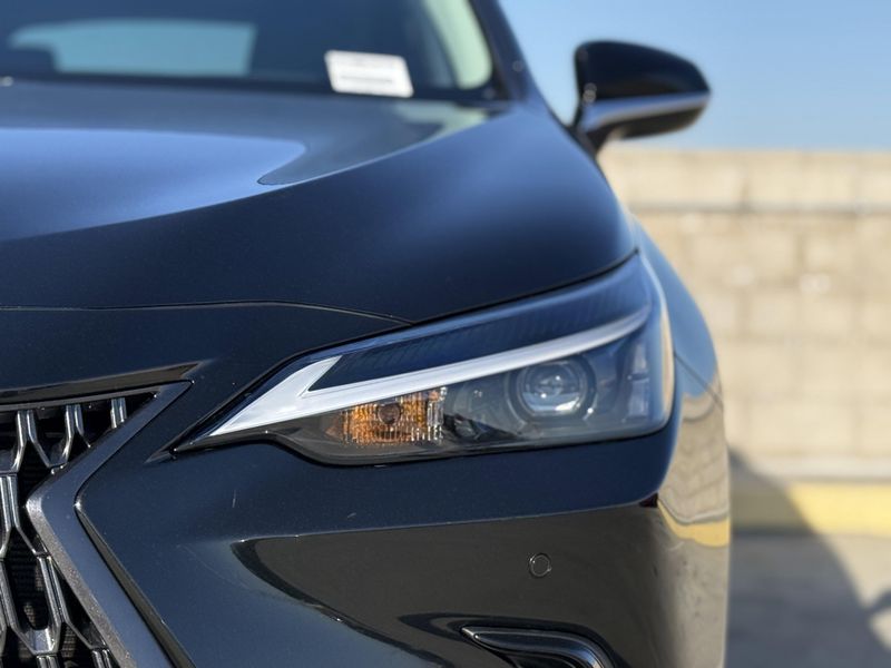 2025 Lexus NX 250Image 8