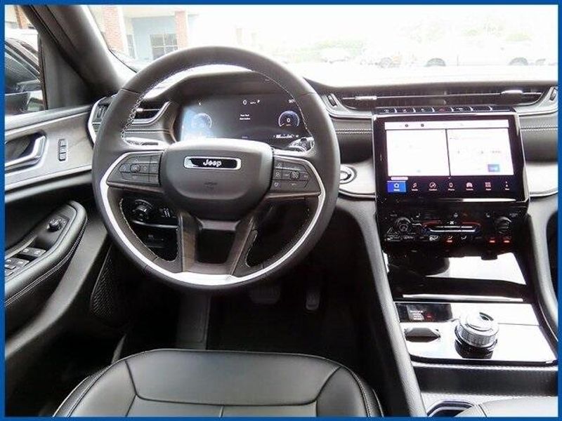 New 2025 Jeep Grand Cherokee LimitedImage 12