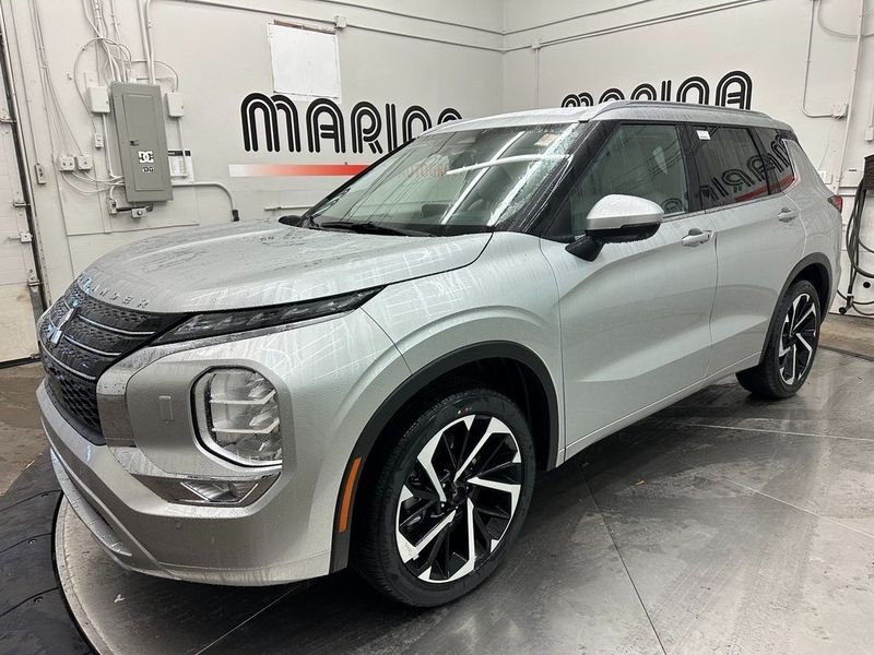 2024 Mitsubishi Outlander SEL in a Alloy Silver Metallic exterior color and 08ainterior. Marina Auto Group (855) 564-8688 marinaautogroup.com 