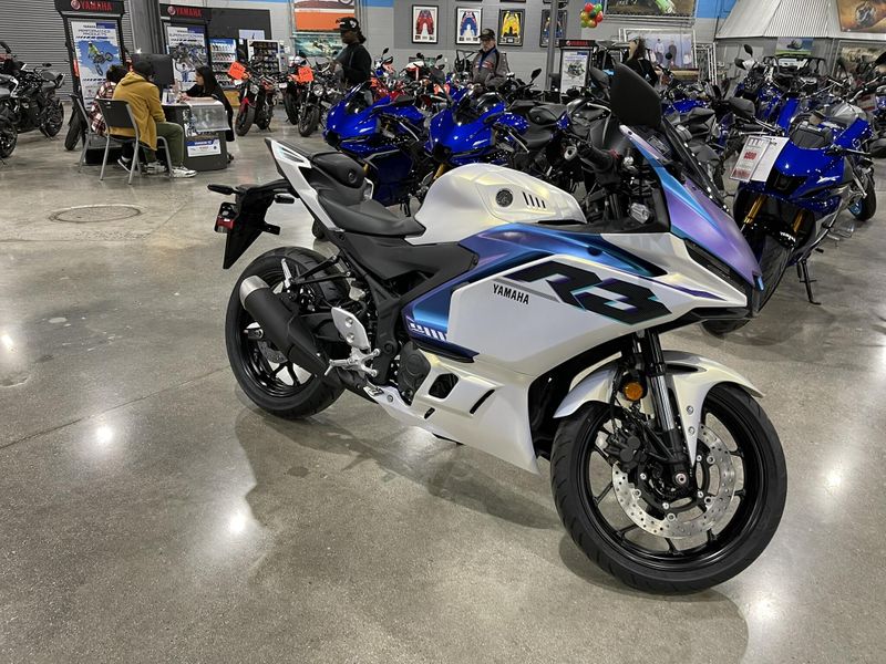 New 2025 Yamaha YZF-R3 ABS Image 11
