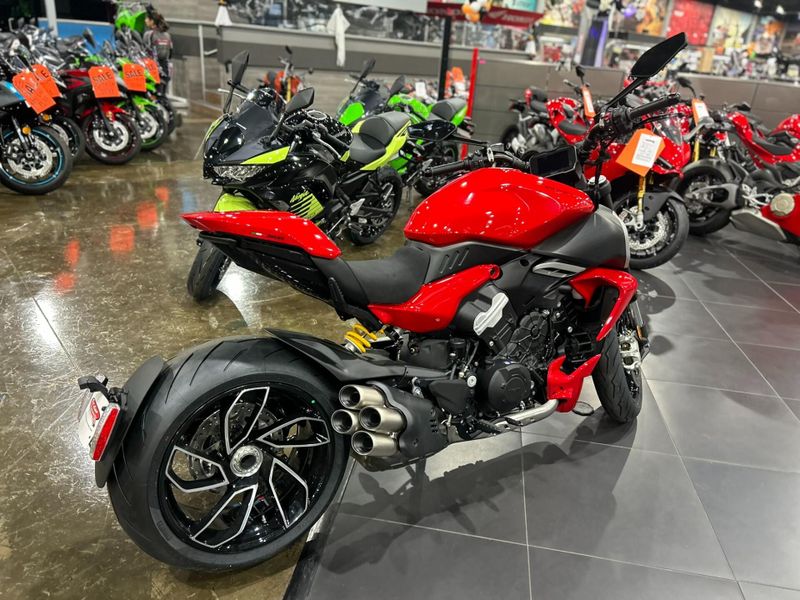 New 2025 Ducati DIAVEL V4 Image 15