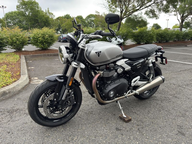 2025 Triumph Speed Twin 1200 - ALUMINUM SILVER 