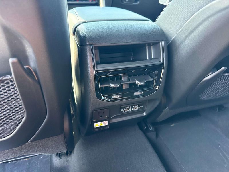 New 2026 Jeep Grand Cherokee Laredo X 4x2