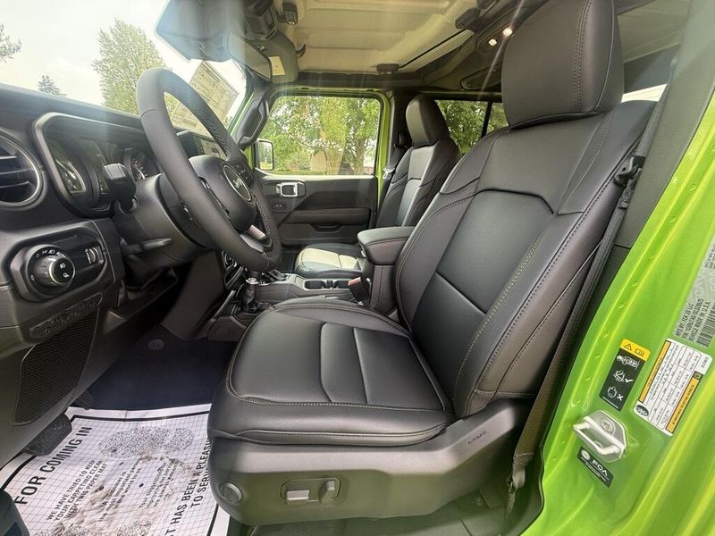 2025 Jeep Gladiator Sport S photo 9