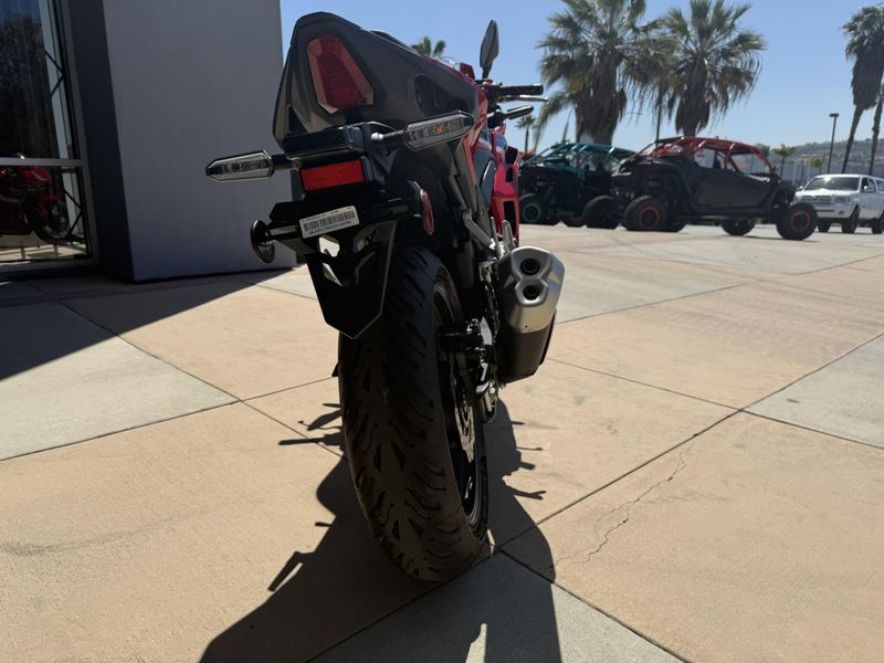 2025 Honda CBR500R Image 9