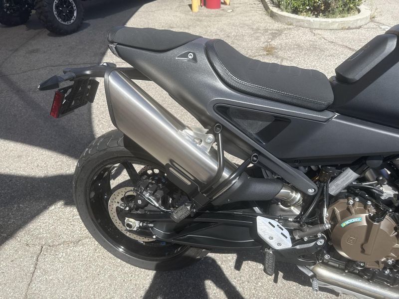New 2025 Husqvarna SVARTPILEN 801 Image 17