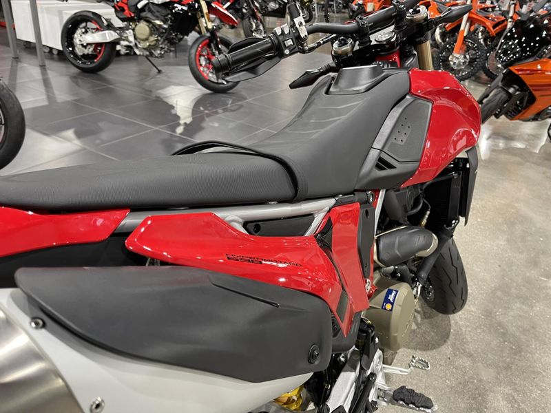New 2025 Ducati HYPERMOTARD 698 Image 8