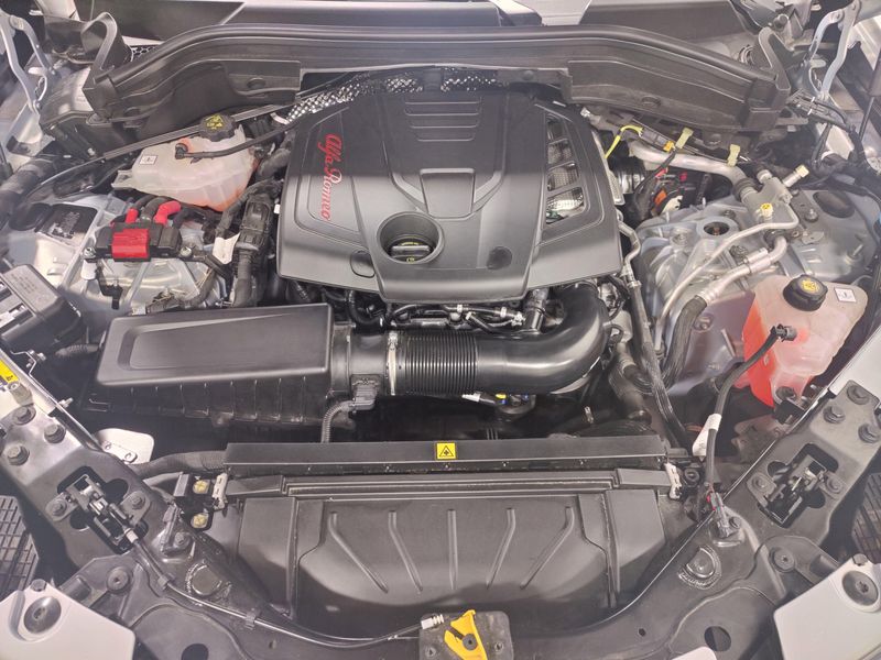 2024 Alfa Romeo Stelvio Ti AWD w/Sunroof/NavImage 33