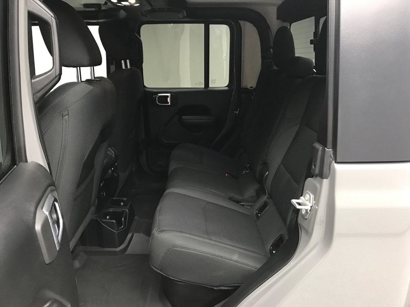 2021 Jeep Gladiator Willys photo 15