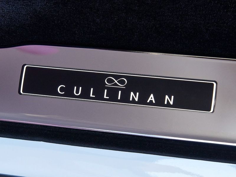 2021 Rolls-Royce Cullinan Black BadgeImage 25