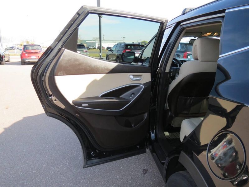 Used 2017 Hyundai Santa Fe Sport 2.4L AWD 4dr SUVImage 24