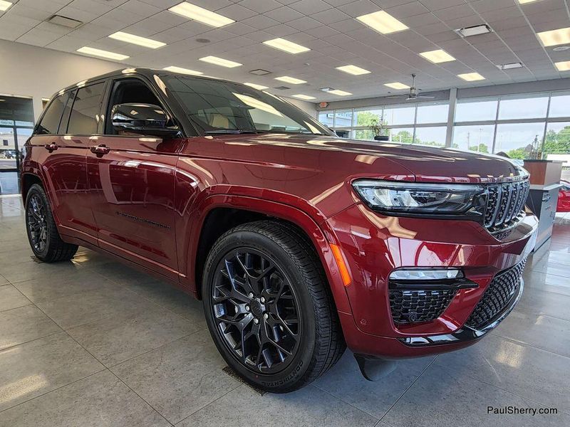 New 2025 Jeep Grand Cherokee Summit Reserve 4x4Image 13