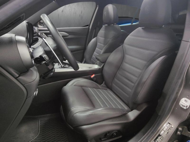 Used 2024 Alfa Romeo Tonale Veloce Premium AWD w/SunroofImage 17