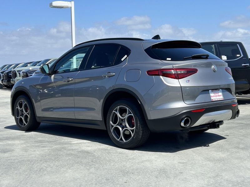 2019 Alfa Romeo Stelvio Image 6