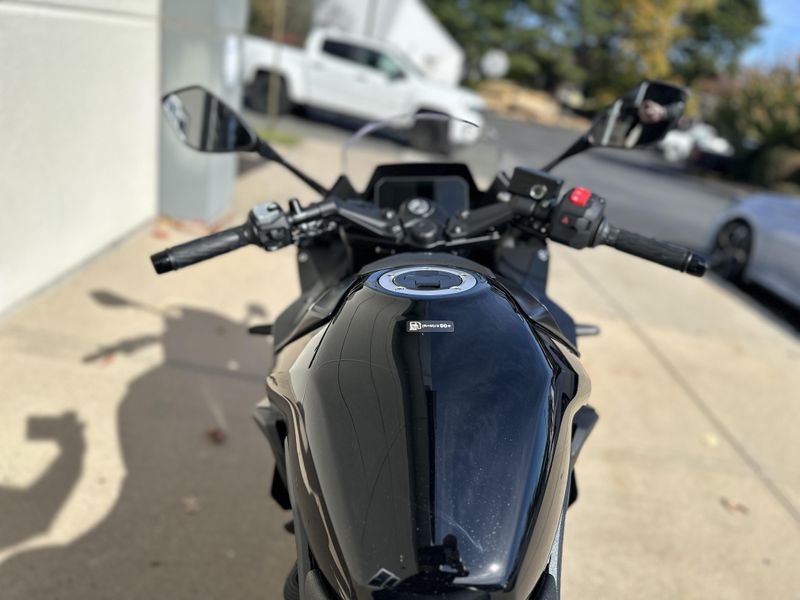 2025 Suzuki GSX8RImage 6