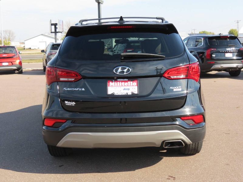 Used 2017 Hyundai Santa Fe Sport 2.4L AWD 4dr SUVImage 3